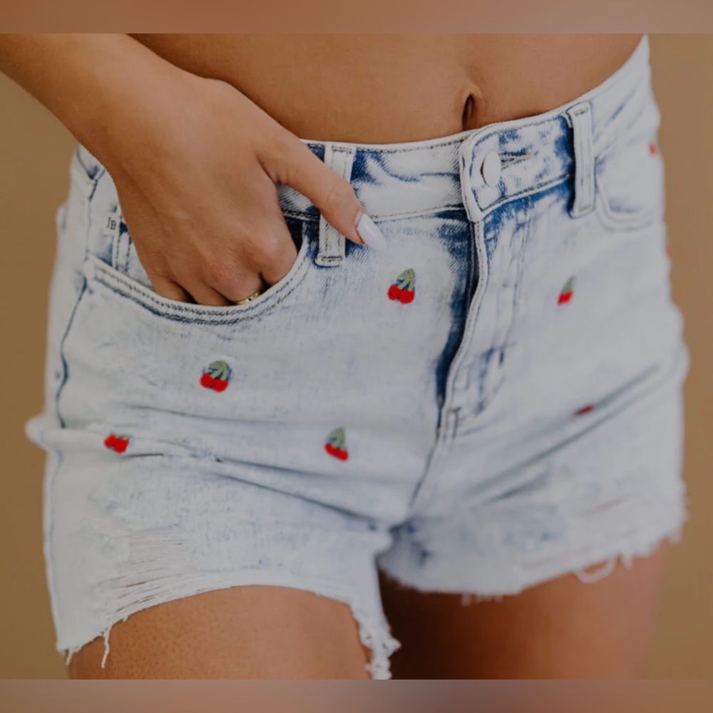 2 PAIRS! BUNDLE! Judy Blue embroidered Shorts Size medium - Picture 3 of 13